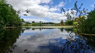Weerspiegeling/Mix van stapelwolken en zon vandaag