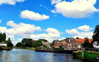 Wolkendek boven het NH-kanaal