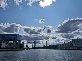 Zon en wolken