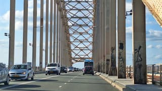 Waalbrug weer rustig