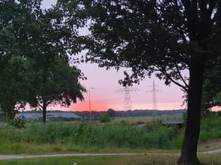 Ochtendrood water in de sloot 