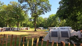 Het ziet er weer heerlijk uit op de camping:)