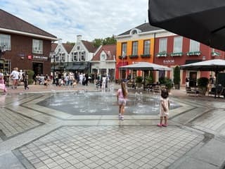 Een dagje Designer Outlet Roermond en in het centrum van Roermond wezen kijken met de mooie weerfoto s