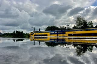 Na een fikse regenbui klaart het op. 