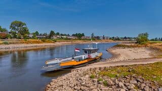 De veerpont tussen Dieren en Olburgen vaart momenteel niet door de lage waterstand in de IJssel