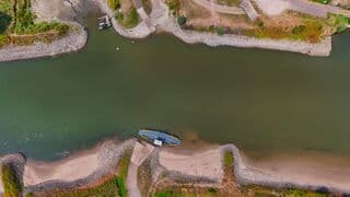 De veerpont tussen Dieren en Olburgen vaart momenteel niet door de lage waterstand in de IJssel