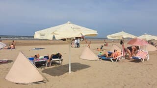 Zon, maar ook wat heiig aan zee 