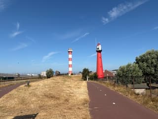 Strakblauw wat sliertjes droog