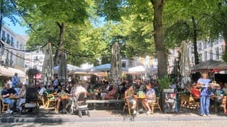 Druk terrasje op O.L.V. Plein.