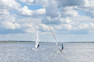 Zon, stapelwolken en een lekkere bries bij het Lauwersmeer 
