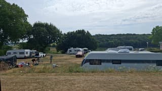 Bewolkt en erg warm