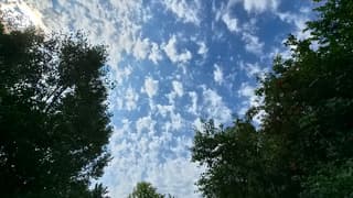 Lichte bewolking bij 29 graden 