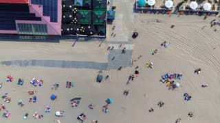 Druk op het strand vandaag in Wijk aan Zee 