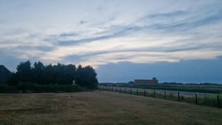 Sluierwolken en opklaringen boven Texel 