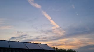 Vliegtuigstreep boven Texel 