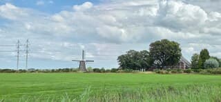 Bewolking wind en zon boven de Groninger landerijen 