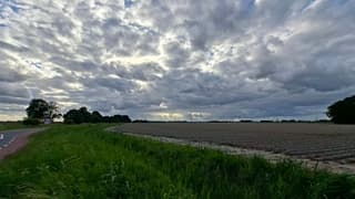 Terug naar gisteravond, Jacobsladders bij zonsondergang