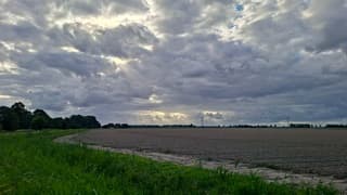 Terug naar gisteravond, Jacobsladders bij zonsondergang