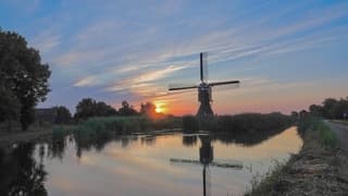 Zonsopkomst aan het Merwedekanaal 