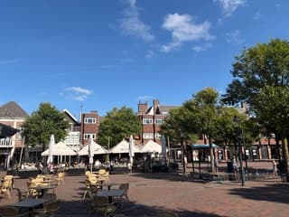 Terras zon kleine wolkjes