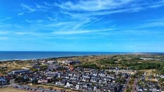 Sluier bewolking boven Wijk aan Zee 