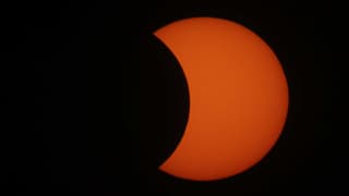 De zon en de maan 'tesaam'