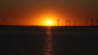 Mooie zonsondergang na de zonsverduistering