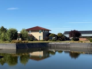 Bijna leeg waterbassin