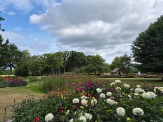Wolken en zon bij Kasteel Keukenhof 