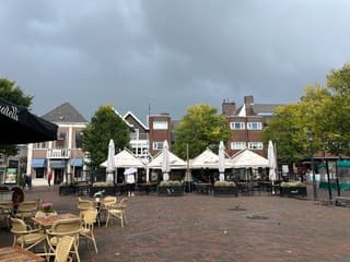 Donkergrijs boven terras