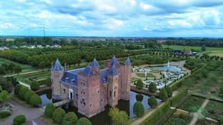 Kasteel Assumburg in Heemskerk vandaag in de zon 