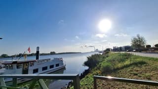 Het zonnetje schijnt in de haven