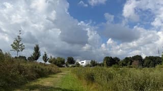 Wolken en blauwe lucht 