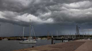 Dreigende wolkenluchten boven Vlieland