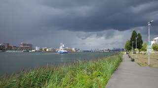 Regen, buienlucht en zonlicht in Amsterdam 