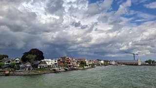 Wolkenlucht met wind