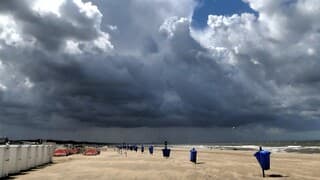 13.25 uur  ONWEERSBUI nadert de kust Katwijk aan Zee