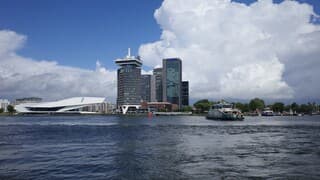 Schitterende wolkenluchten in Amsterdam