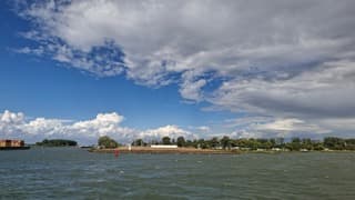 Wolkenlucht,  met geregeld zon