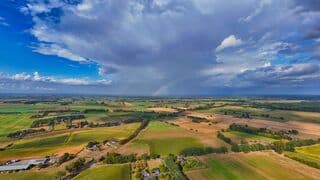 17:30u wegtrekkende onweersbui met zon en regenboog 
