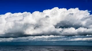 WISSELEND BEWOLKT