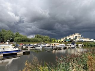 Donkere wolken boven Etten-Leur
