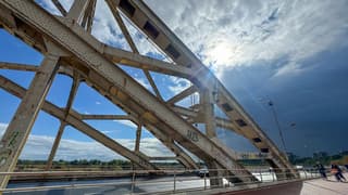 Op de Waalbrug