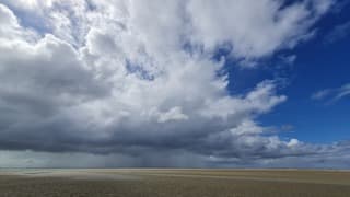 Regenbui boven Vlieland