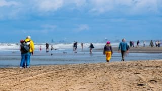 ZONDAG MET WIND WOLKEN EN ZON