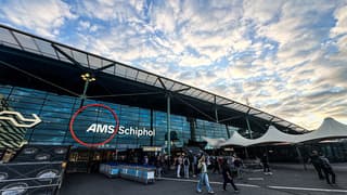 De dag ontwaakt op Schiphol
