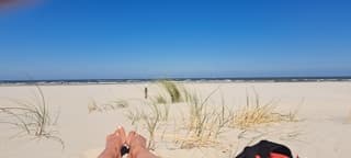 Ameland Buren strak blauwe lucht, zon wind. 