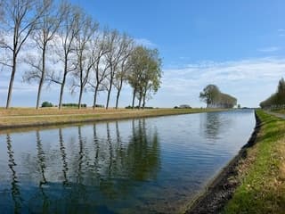 Zon en wolken en wat wind.