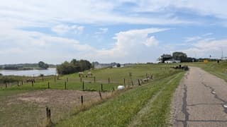 Drukkend warm, zonnig en hoog groeiende wolken in Wijk bij Duurstede 