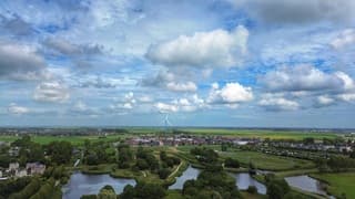 Zon en wolken wisselen elkaar af in Heemskerk 
